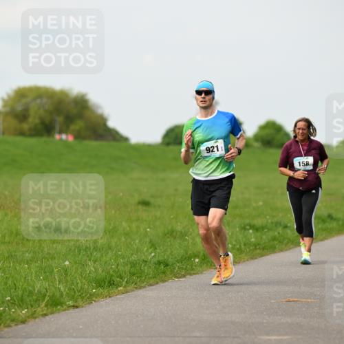 10.05.2026 - 8. Wedeler Halbmarathon Dr. Thomas Lammeyer http://msf.ph/oto/9698799 10.05.2026 11:34:34 Laufen 921, 158 meine-sportfotos.de