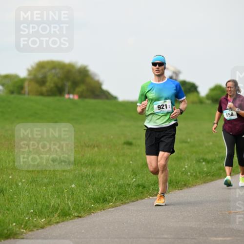10.05.2026 - 8. Wedeler Halbmarathon Dr. Thomas Lammeyer http://msf.ph/oto/9698801 10.05.2026 11:34:34 Laufen 921, 158 meine-sportfotos.de