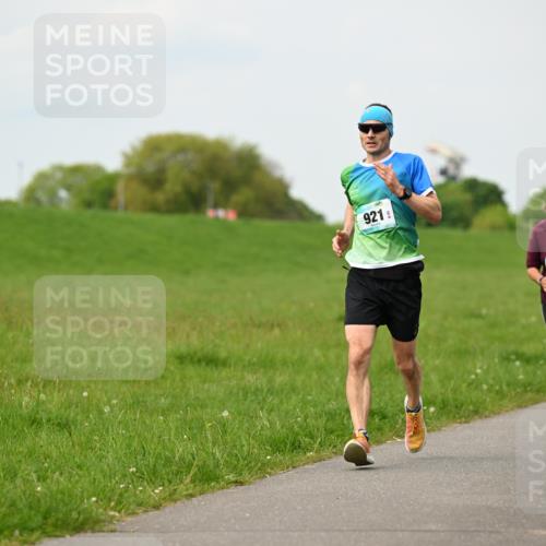 10.05.2026 - 8. Wedeler Halbmarathon Dr. Thomas Lammeyer http://msf.ph/oto/9698803 10.05.2026 11:34:34 Laufen 921, 158 meine-sportfotos.de
