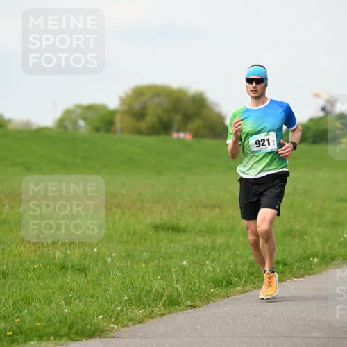 10.05.2026 - 8. Wedeler Halbmarathon Dr. Thomas Lammeyer http://msf.ph/oto/9698804 10.05.2026 11:34:35 Laufen 921, 158 meine-sportfotos.de