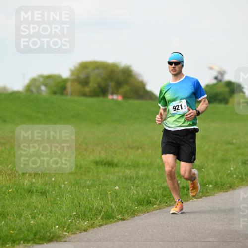 10.05.2026 - 8. Wedeler Halbmarathon Dr. Thomas Lammeyer http://msf.ph/oto/9698805 10.05.2026 11:34:34 Laufen 921 meine-sportfotos.de