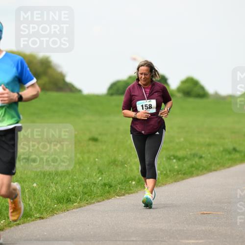 10.05.2026 - 8. Wedeler Halbmarathon Dr. Thomas Lammeyer http://msf.ph/oto/9698810 10.05.2026 11:34:36 Laufen 921, 158 meine-sportfotos.de