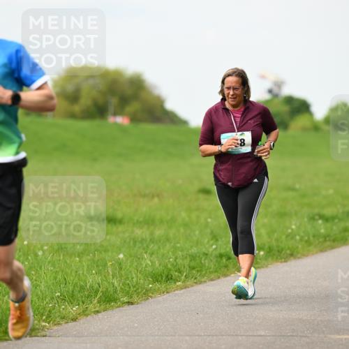 10.05.2026 - 8. Wedeler Halbmarathon Dr. Thomas Lammeyer http://msf.ph/oto/9698814 10.05.2026 11:34:37 Laufen 921, 106 meine-sportfotos.de