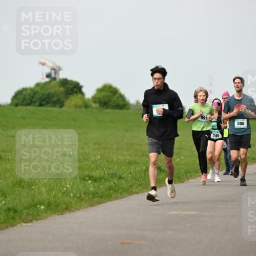 10.05.2026 - 8. Wedeler Halbmarathon Dr. Thomas Lammeyer http://msf.ph/oto/9698851 10.05.2026 11:35:00 Laufen 891, 740, 888 meine-sportfotos.de