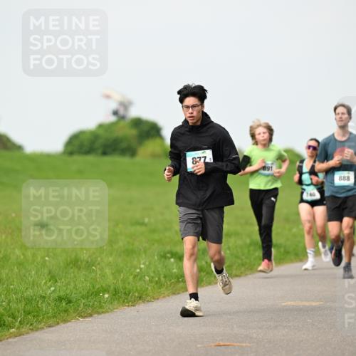 10.05.2026 - 8. Wedeler Halbmarathon Dr. Thomas Lammeyer http://msf.ph/oto/9698860 10.05.2026 11:35:02 Laufen 877, 888 meine-sportfotos.de
