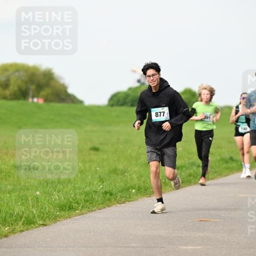 10.05.2026 - 8. Wedeler Halbmarathon Dr. Thomas Lammeyer http://msf.ph/oto/9698865 10.05.2026 11:35:03 Laufen 877, 740, 888 meine-sportfotos.de