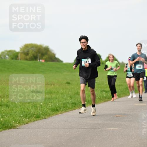 10.05.2026 - 8. Wedeler Halbmarathon Dr. Thomas Lammeyer http://msf.ph/oto/9698870 10.05.2026 11:35:03 Laufen 877, 740, 888 meine-sportfotos.de