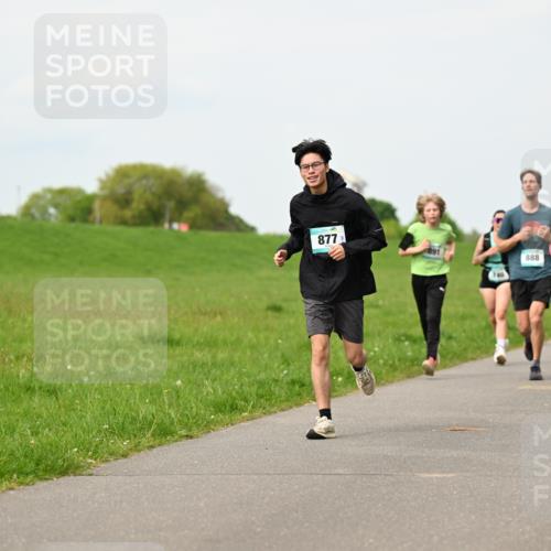 10.05.2026 - 8. Wedeler Halbmarathon Dr. Thomas Lammeyer http://msf.ph/oto/9698871 10.05.2026 11:35:03 Laufen 877, 888 meine-sportfotos.de