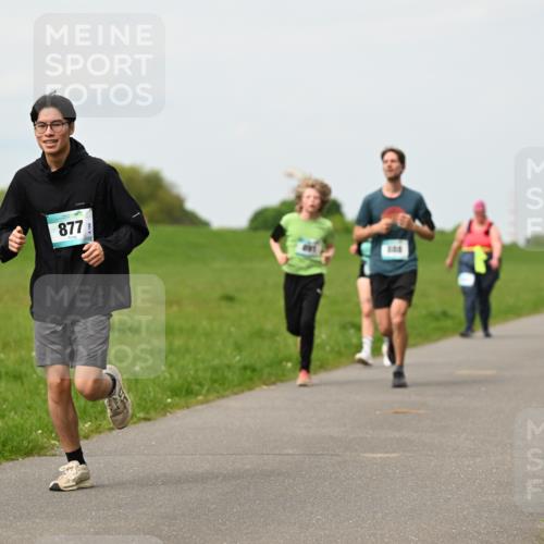 10.05.2026 - 8. Wedeler Halbmarathon Dr. Thomas Lammeyer http://msf.ph/oto/9698879 10.05.2026 11:35:05 Laufen 877 meine-sportfotos.de
