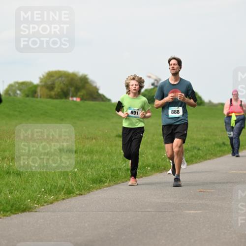 10.05.2026 - 8. Wedeler Halbmarathon Dr. Thomas Lammeyer http://msf.ph/oto/9698882 10.05.2026 11:35:06 Laufen 877, 891, 888 meine-sportfotos.de