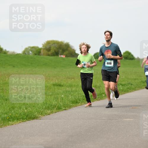 10.05.2026 - 8. Wedeler Halbmarathon Dr. Thomas Lammeyer http://msf.ph/oto/9698884 10.05.2026 11:35:06 Laufen 888 meine-sportfotos.de