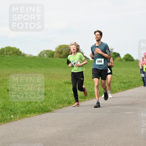 10.05.2026 - 8. Wedeler Halbmarathon Dr. Thomas Lammeyer http://msf.ph/oto/9698889 10.05.2026 11:35:07 Laufen 888 meine-sportfotos.de