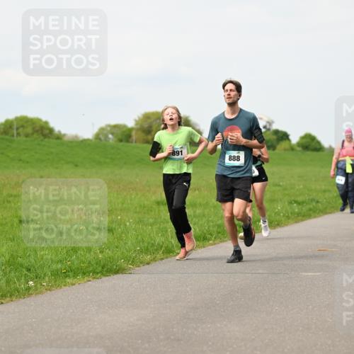 10.05.2026 - 8. Wedeler Halbmarathon Dr. Thomas Lammeyer http://msf.ph/oto/9698890 10.05.2026 11:35:07 Laufen  meine-sportfotos.de