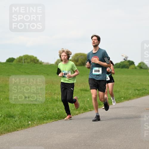 10.05.2026 - 8. Wedeler Halbmarathon Dr. Thomas Lammeyer http://msf.ph/oto/9698894 10.05.2026 11:35:07 Laufen 888 meine-sportfotos.de