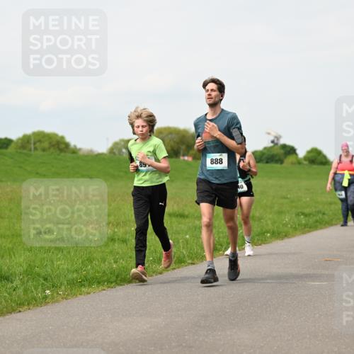 10.05.2026 - 8. Wedeler Halbmarathon Dr. Thomas Lammeyer http://msf.ph/oto/9698895 10.05.2026 11:35:07 Laufen 888 meine-sportfotos.de