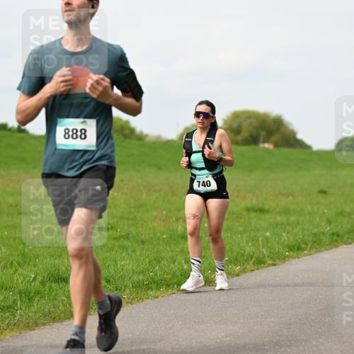 10.05.2026 - 8. Wedeler Halbmarathon Dr. Thomas Lammeyer http://msf.ph/oto/9698902 10.05.2026 11:35:09 Laufen 891, 888, 740, 310 meine-sportfotos.de