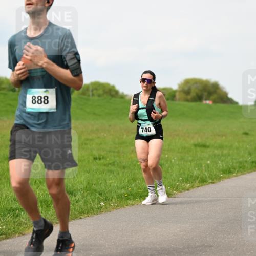 10.05.2026 - 8. Wedeler Halbmarathon Dr. Thomas Lammeyer http://msf.ph/oto/9698905 10.05.2026 11:35:09 Laufen 888, 740 meine-sportfotos.de
