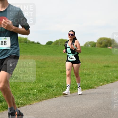 10.05.2026 - 8. Wedeler Halbmarathon Dr. Thomas Lammeyer http://msf.ph/oto/9698908 10.05.2026 11:35:10 Laufen 888, 740 meine-sportfotos.de