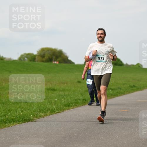 10.05.2026 - 8. Wedeler Halbmarathon Dr. Thomas Lammeyer http://msf.ph/oto/9698922 10.05.2026 11:35:13 Laufen 984, 973 meine-sportfotos.de