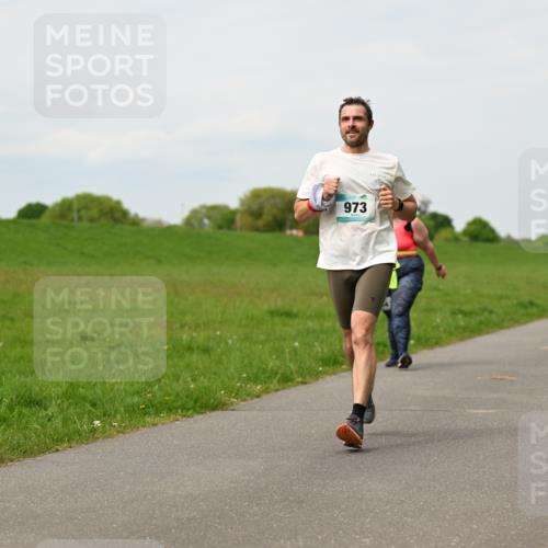 10.05.2026 - 8. Wedeler Halbmarathon Dr. Thomas Lammeyer http://msf.ph/oto/9698926 10.05.2026 11:35:14 Laufen 973 meine-sportfotos.de