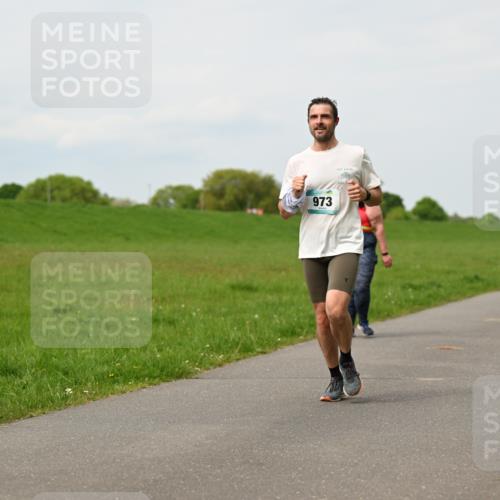 10.05.2026 - 8. Wedeler Halbmarathon Dr. Thomas Lammeyer http://msf.ph/oto/9698927 10.05.2026 11:35:14 Laufen 973 meine-sportfotos.de