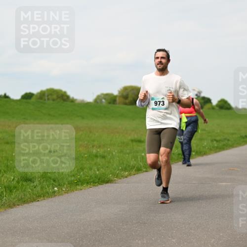 10.05.2026 - 8. Wedeler Halbmarathon Dr. Thomas Lammeyer http://msf.ph/oto/9698928 10.05.2026 11:35:14 Laufen 973 meine-sportfotos.de