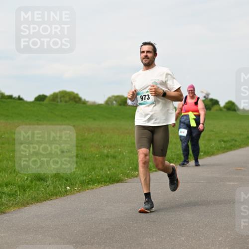 10.05.2026 - 8. Wedeler Halbmarathon Dr. Thomas Lammeyer http://msf.ph/oto/9698930 10.05.2026 11:35:14 Laufen 973, 964 meine-sportfotos.de