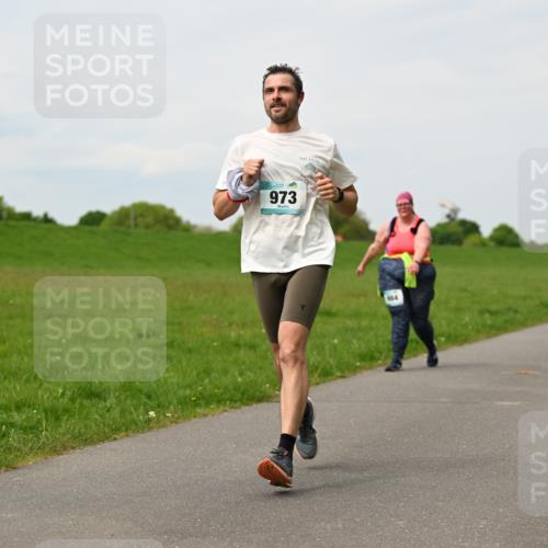 10.05.2026 - 8. Wedeler Halbmarathon Dr. Thomas Lammeyer http://msf.ph/oto/9698932 10.05.2026 11:35:14 Laufen 973 meine-sportfotos.de
