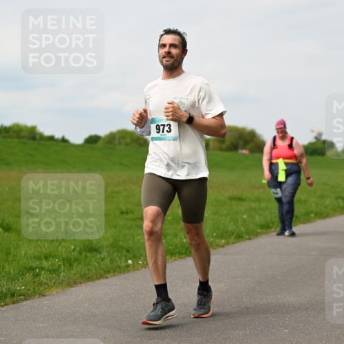 10.05.2026 - 8. Wedeler Halbmarathon Dr. Thomas Lammeyer http://msf.ph/oto/9698935 10.05.2026 11:35:15 Laufen 973 meine-sportfotos.de