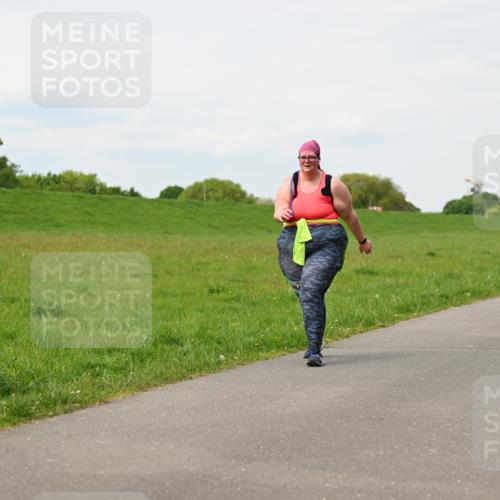 10.05.2026 - 8. Wedeler Halbmarathon Dr. Thomas Lammeyer http://msf.ph/oto/9698939 10.05.2026 11:35:18 Laufen  meine-sportfotos.de