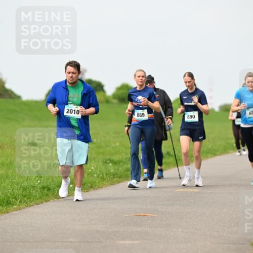10.05.2026 - 8. Wedeler Halbmarathon Dr. Thomas Lammeyer http://msf.ph/oto/9698964 10.05.2026 11:35:33 Laufen 2010, 889, 890, 605 meine-sportfotos.de