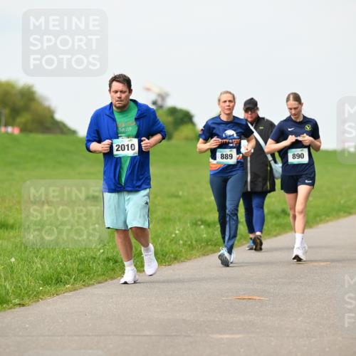 10.05.2026 - 8. Wedeler Halbmarathon Dr. Thomas Lammeyer http://msf.ph/oto/9698967 10.05.2026 11:35:34 Laufen 2010, 889, 890, 605 meine-sportfotos.de