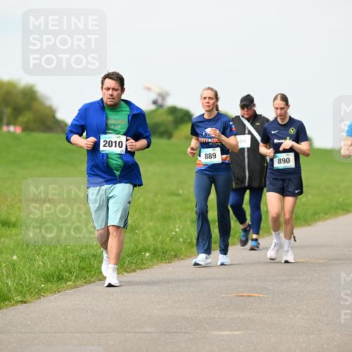 10.05.2026 - 8. Wedeler Halbmarathon Dr. Thomas Lammeyer http://msf.ph/oto/9698969 10.05.2026 11:35:34 Laufen 2025, 2010, 889, 890, 605 meine-sportfotos.de