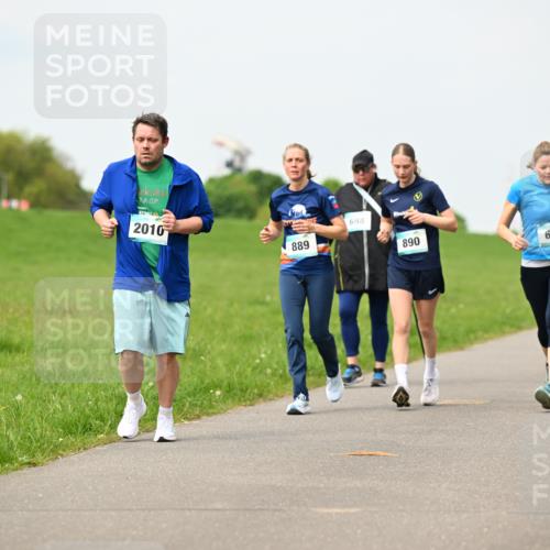 10.05.2026 - 8. Wedeler Halbmarathon Dr. Thomas Lammeyer http://msf.ph/oto/9698970 10.05.2026 11:35:34 Laufen 2025, 2010, 889, 698, 890, 605 meine-sportfotos.de