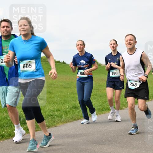 10.05.2026 - 8. Wedeler Halbmarathon Dr. Thomas Lammeyer http://msf.ph/oto/9698994 10.05.2026 11:35:39 Laufen 605, 889, 890, 258, 698 meine-sportfotos.de