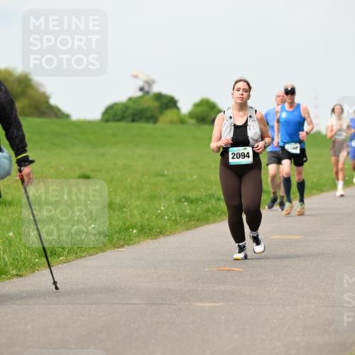 10.05.2026 - 8. Wedeler Halbmarathon Dr. Thomas Lammeyer http://msf.ph/oto/9699005 10.05.2026 11:35:42 Laufen 698, 2094 meine-sportfotos.de