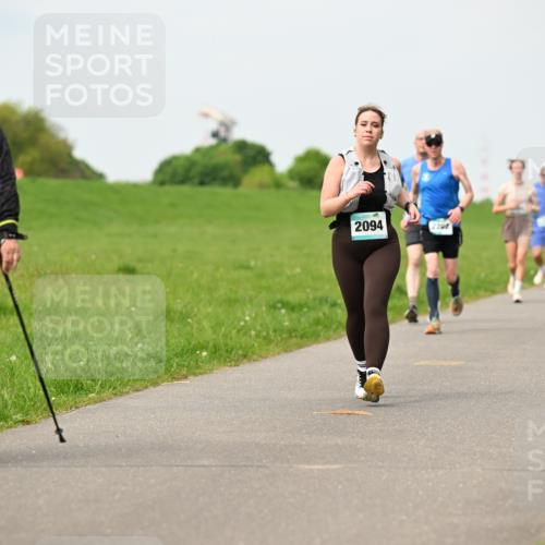 10.05.2026 - 8. Wedeler Halbmarathon Dr. Thomas Lammeyer http://msf.ph/oto/9699006 10.05.2026 11:35:42 Laufen 698, 2094, 2208 meine-sportfotos.de