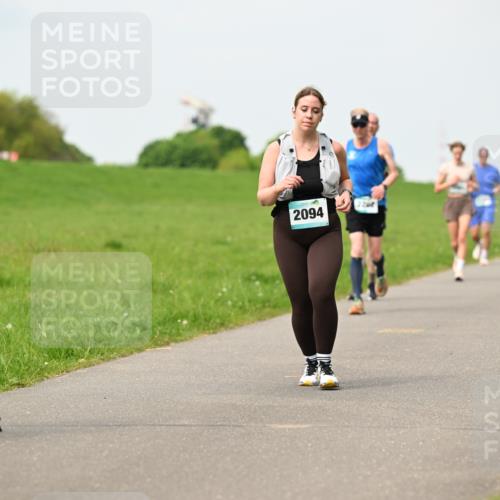10.05.2026 - 8. Wedeler Halbmarathon Dr. Thomas Lammeyer http://msf.ph/oto/9699011 10.05.2026 11:35:43 Laufen 2094 meine-sportfotos.de