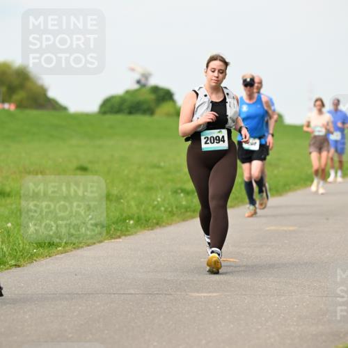 10.05.2026 - 8. Wedeler Halbmarathon Dr. Thomas Lammeyer http://msf.ph/oto/9699012 10.05.2026 11:35:43 Laufen 2094 meine-sportfotos.de