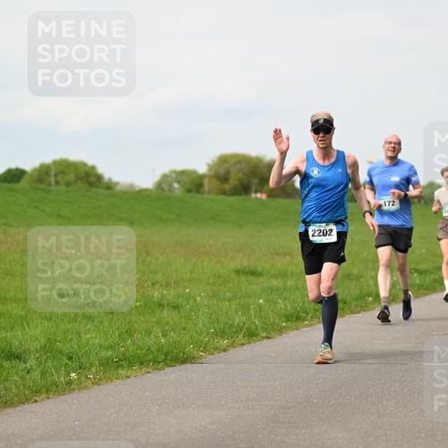 10.05.2026 - 8. Wedeler Halbmarathon Dr. Thomas Lammeyer http://msf.ph/oto/9699030 10.05.2026 11:35:47 Laufen 2202, 172, 1007 meine-sportfotos.de