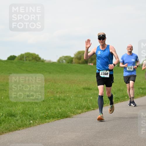 10.05.2026 - 8. Wedeler Halbmarathon Dr. Thomas Lammeyer http://msf.ph/oto/9699032 10.05.2026 11:35:47 Laufen 2202, 813, 172, 1007 meine-sportfotos.de