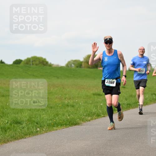10.05.2026 - 8. Wedeler Halbmarathon Dr. Thomas Lammeyer http://msf.ph/oto/9699033 10.05.2026 11:35:47 Laufen 2202 meine-sportfotos.de