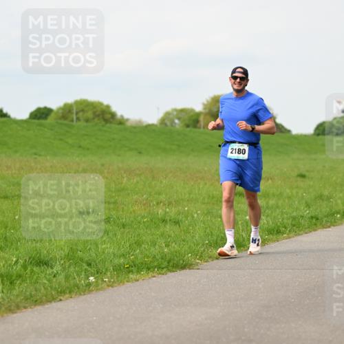 10.05.2026 - 8. Wedeler Halbmarathon Dr. Thomas Lammeyer http://msf.ph/oto/9699061 10.05.2026 11:35:53 Laufen 2180 meine-sportfotos.de