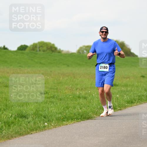 10.05.2026 - 8. Wedeler Halbmarathon Dr. Thomas Lammeyer http://msf.ph/oto/9699064 10.05.2026 11:35:53 Laufen 2180 meine-sportfotos.de