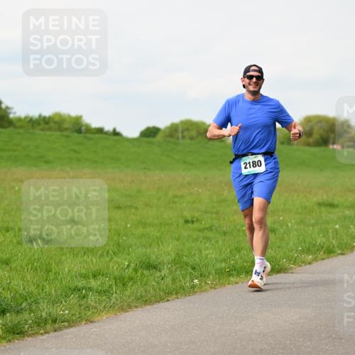 10.05.2026 - 8. Wedeler Halbmarathon Dr. Thomas Lammeyer http://msf.ph/oto/9699070 10.05.2026 11:35:54 Laufen 2180 meine-sportfotos.de