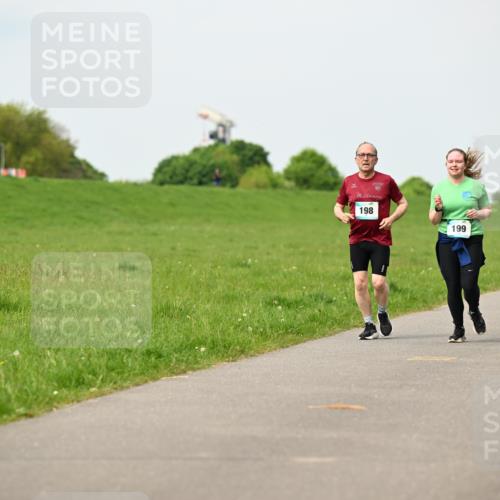 10.05.2026 - 8. Wedeler Halbmarathon Dr. Thomas Lammeyer http://msf.ph/oto/9699075 10.05.2026 11:35:56 Laufen 198, 199 meine-sportfotos.de