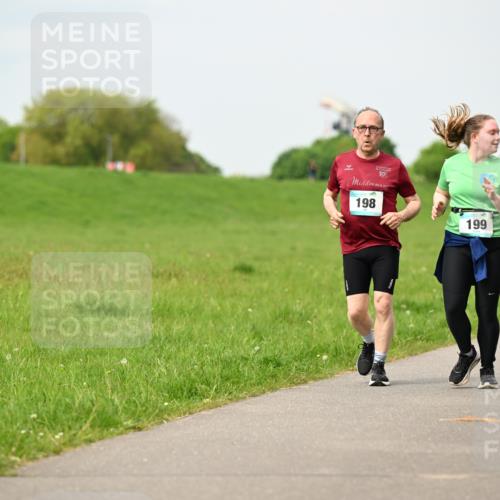 10.05.2026 - 8. Wedeler Halbmarathon Dr. Thomas Lammeyer http://msf.ph/oto/9699093 10.05.2026 11:35:58 Laufen 198, 199 meine-sportfotos.de