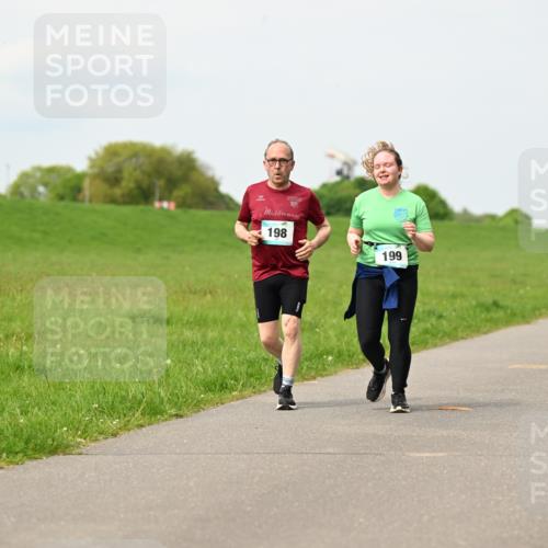 10.05.2026 - 8. Wedeler Halbmarathon Dr. Thomas Lammeyer http://msf.ph/oto/9699098 10.05.2026 11:35:59 Laufen 198, 199 meine-sportfotos.de