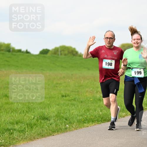 10.05.2026 - 8. Wedeler Halbmarathon Dr. Thomas Lammeyer http://msf.ph/oto/9699111 10.05.2026 11:36:02 Laufen 198, 199 meine-sportfotos.de