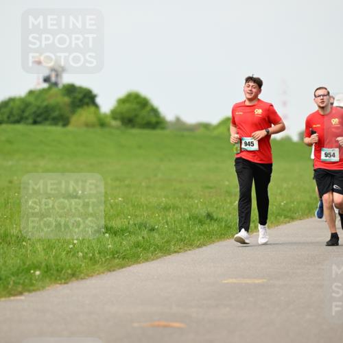 10.05.2026 - 8. Wedeler Halbmarathon Dr. Thomas Lammeyer http://msf.ph/oto/9699116 10.05.2026 11:36:04 Laufen 945, 954 meine-sportfotos.de